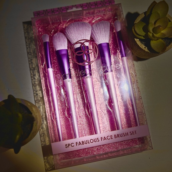 VALENTINE'S DAY GIFT SET ($200 Value) - Picture 3 of 16